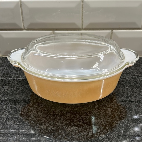 Vintage Fire King Casserole Dish / Serving Bowl with Lid. 467 - Picture 3 of 17